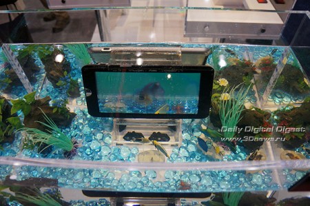 CES 2012: концепт водонепроницаемого планшета от Toshiba, который заряжается под водой